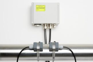 Bezinwazyjny przepływomierz ultradźwiękowy KATflow 100 - zainstalowany na rurociągu