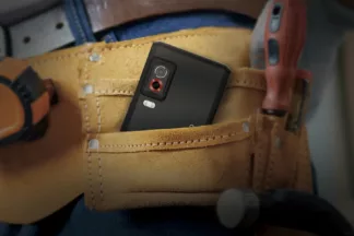 Kieszonkowa, profesjonalna kamera termowizyjna HIKMICRO Pocket 2 w kieszeni